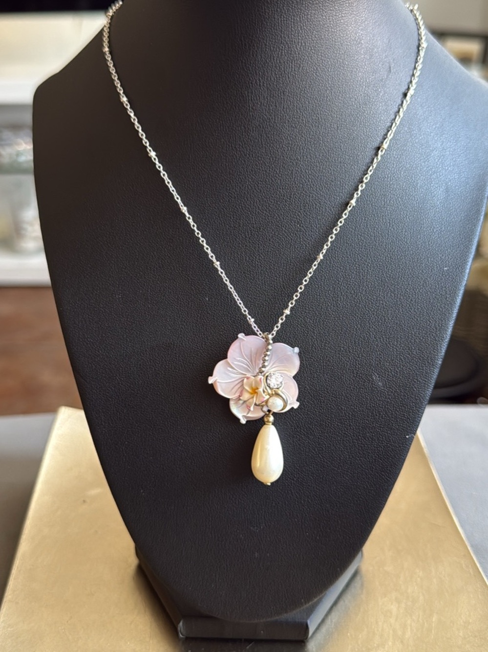 Pearl Drop Plumeria Pendant Necklace Iridescent Pink MOP Gorgeous Vintage Piece